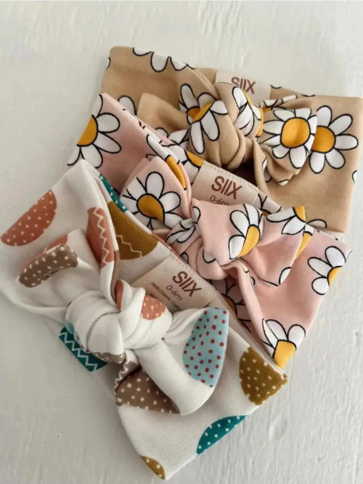 Daisy Pop Taffy / Organic Bow - Image 3