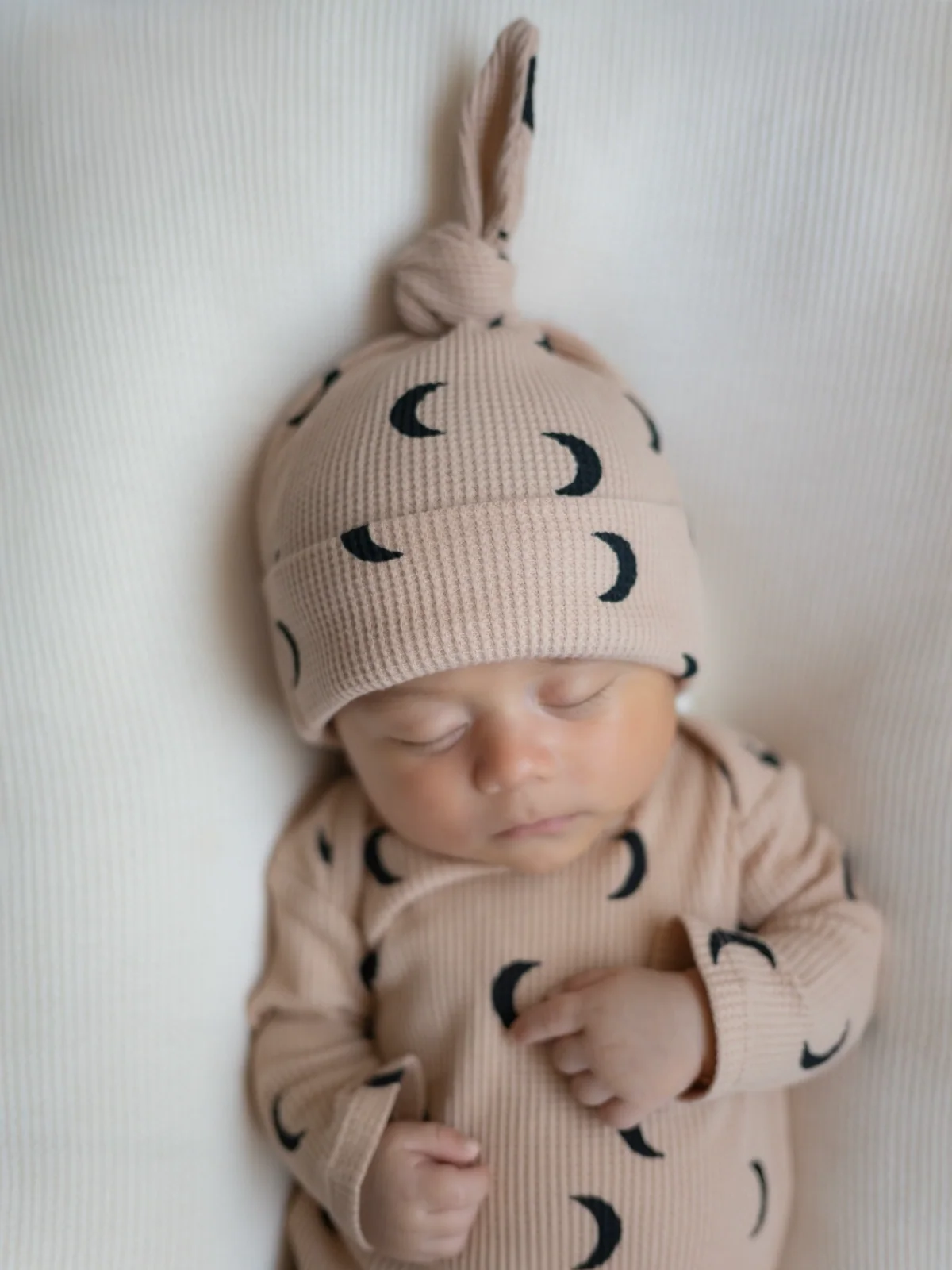 Organic Waffle Knot Beanie, Tan/Black Moon