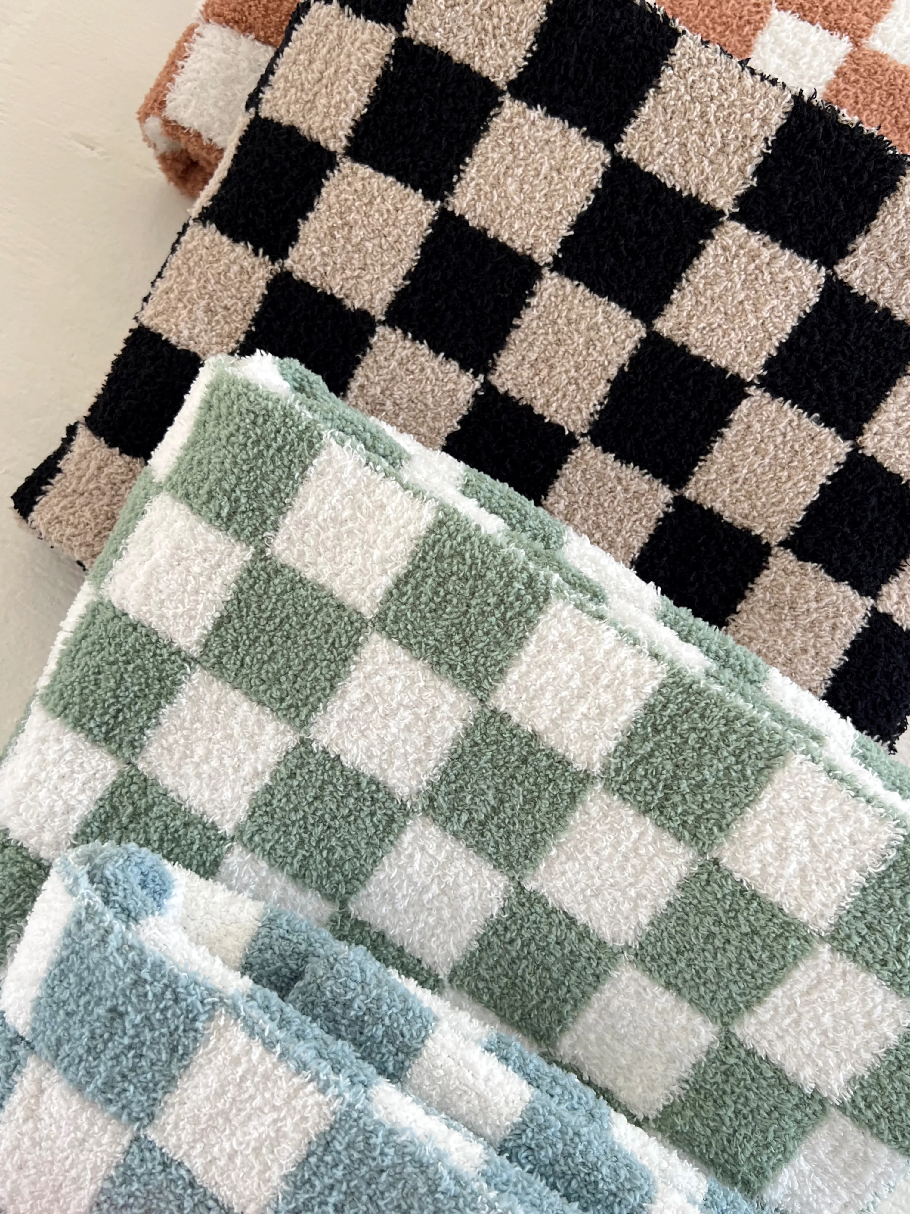 Phufy® Bliss Checkerboard Blanket, Black/Cocoa - Image 3